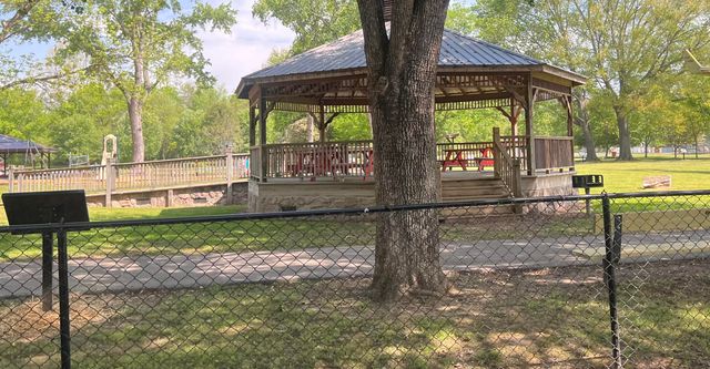 102 W 8th Street, Chickamauga, GA 30707