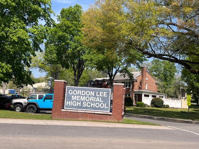 102 W 8th Street, Chickamauga, GA 30707