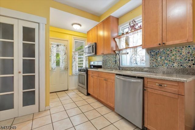 126 Berwyn St, Roselle Park Boro, NJ 07204