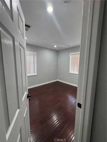 8739 Tyrone Ave, Panorama City, CA 91402