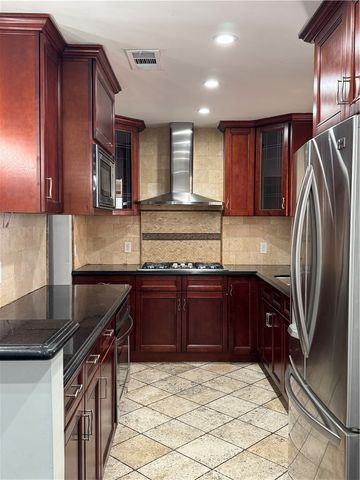 8739 Tyrone Ave, Panorama City, CA 91402