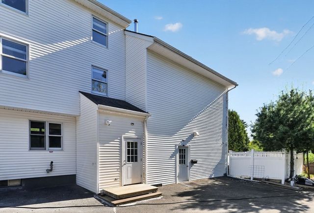 67 Amherst Rd 67, South Hadley, MA 01075