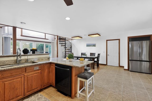 67 Amherst Rd 67, South Hadley, MA 01075