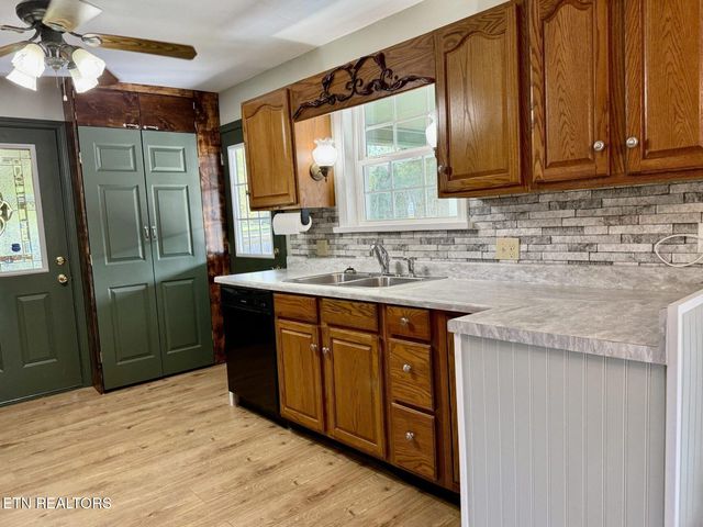 1475 Taylor Place Rd, Jamestown, TN 38556