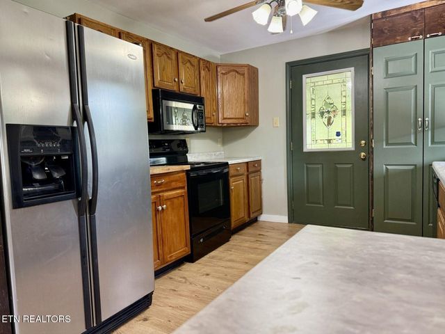 1475 Taylor Place Rd, Jamestown, TN 38556