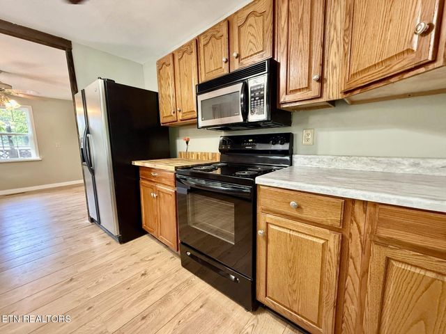 1475 Taylor Place Rd, Jamestown, TN 38556