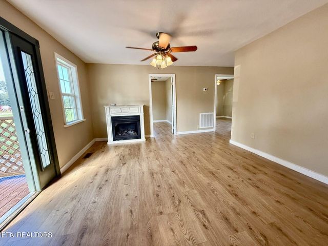 1475 Taylor Place Rd, Jamestown, TN 38556