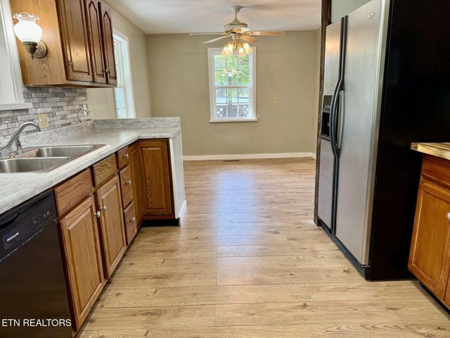 1475 Taylor Place Rd, Jamestown, TN 38556