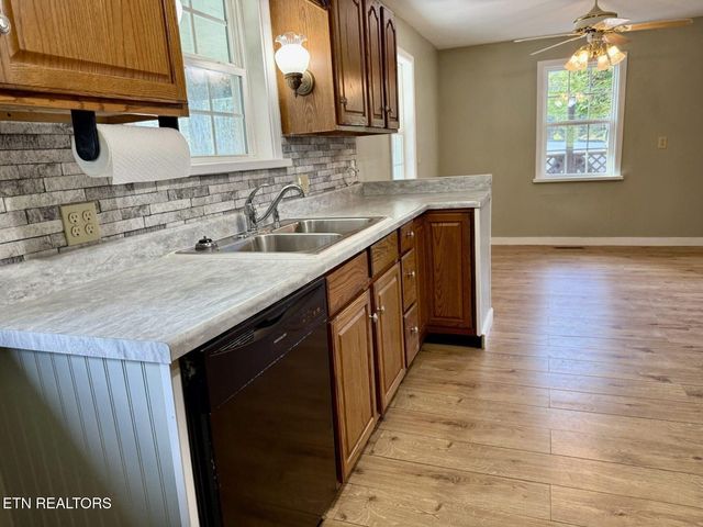 1475 Taylor Place Rd, Jamestown, TN 38556