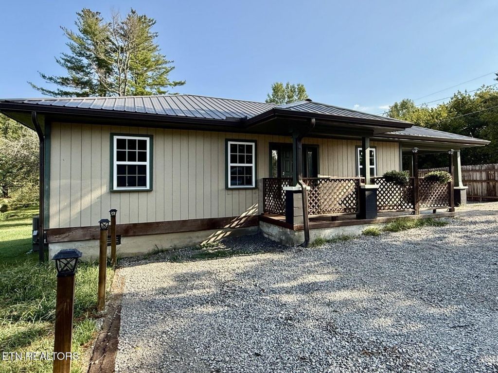 1475 Taylor Place Rd, Jamestown, TN 38556