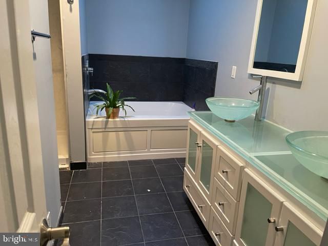 18 TYNEMOUTH CT, Robbinsville, NJ 08691