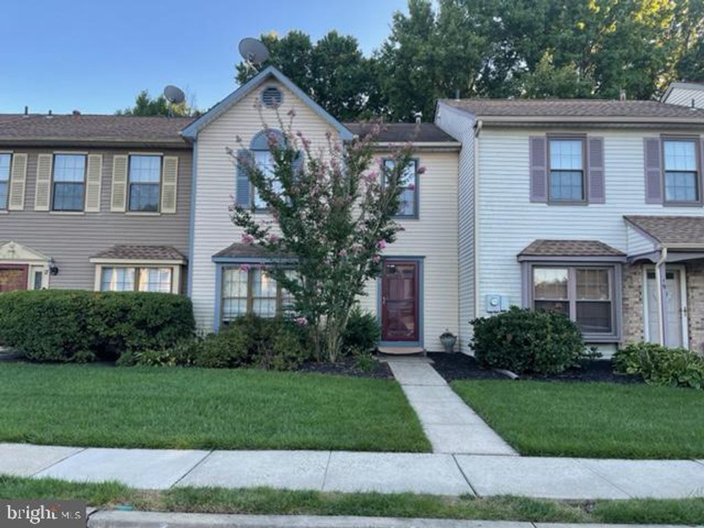 18 TYNEMOUTH CT, Robbinsville, NJ 08691