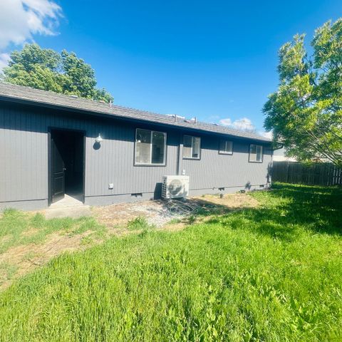 71 Tracy Avenue 71 & 73, Eagle Point, OR 97524