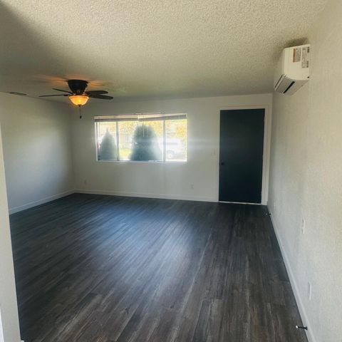 71 Tracy Avenue 71 & 73, Eagle Point, OR 97524