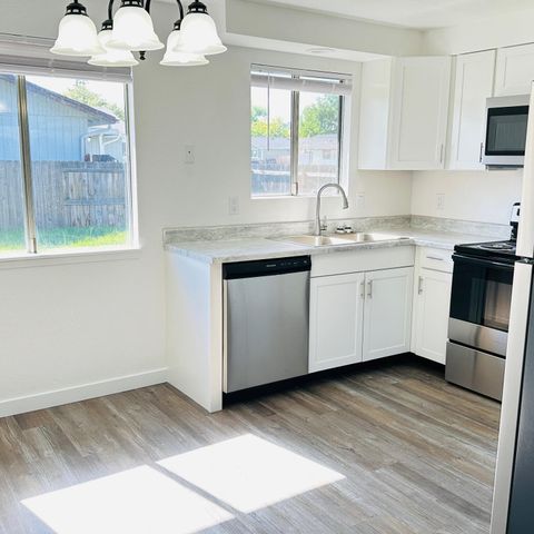 71 Tracy Avenue 71 & 73, Eagle Point, OR 97524