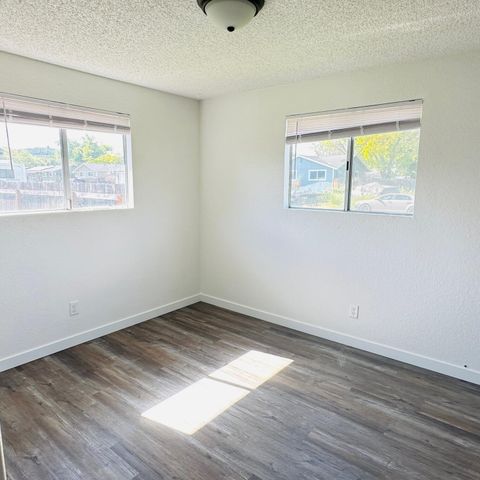 71 Tracy Avenue 71 & 73, Eagle Point, OR 97524