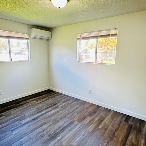 71 Tracy Avenue 71 & 73, Eagle Point, OR 97524