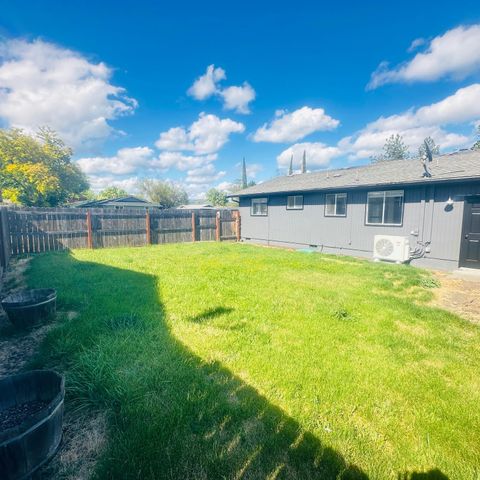 71 Tracy Avenue 71 & 73, Eagle Point, OR 97524