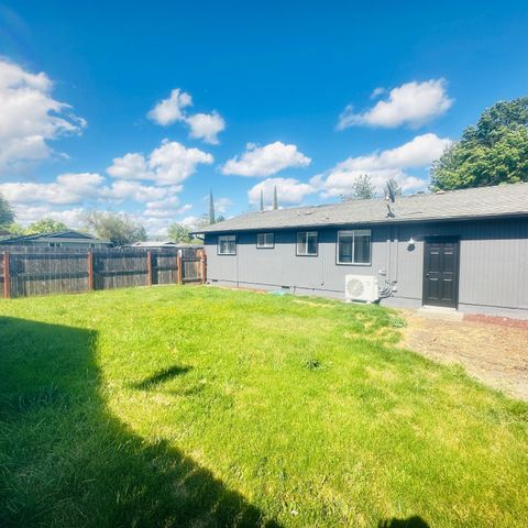 71 Tracy Avenue 71 & 73, Eagle Point, OR 97524