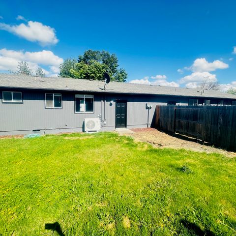 71 Tracy Avenue 71 & 73, Eagle Point, OR 97524