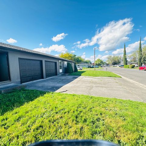 71 Tracy Avenue 71 & 73, Eagle Point, OR 97524