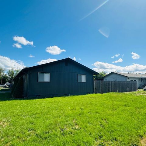 71 Tracy Avenue 71 & 73, Eagle Point, OR 97524