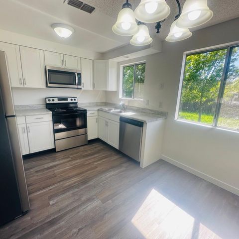 71 Tracy Avenue 71 & 73, Eagle Point, OR 97524