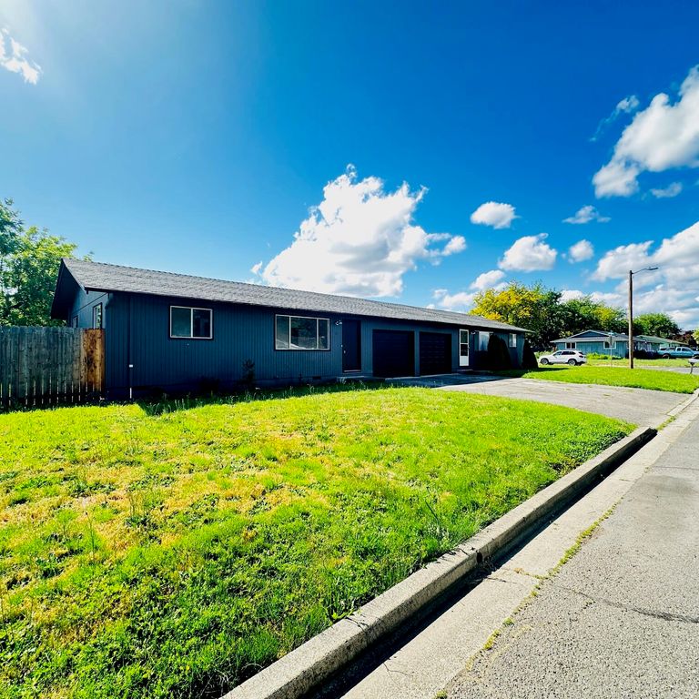 71 Tracy Avenue 71 & 73, Eagle Point, OR 97524