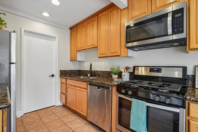 208 Touchstone Pl, West Sacramento, CA 95691