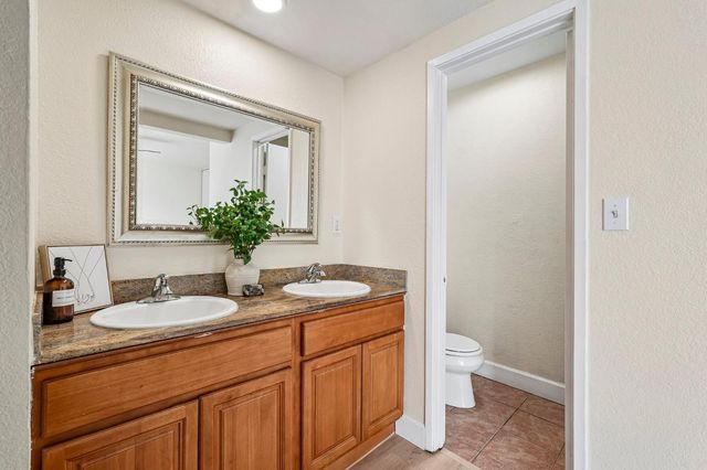 208 Touchstone Pl, West Sacramento, CA 95691