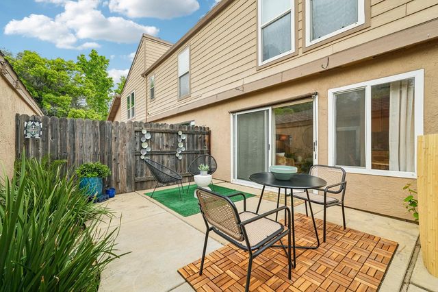 208 Touchstone Pl, West Sacramento, CA 95691