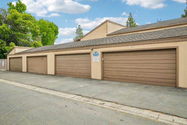 208 Touchstone Pl, West Sacramento, CA 95691