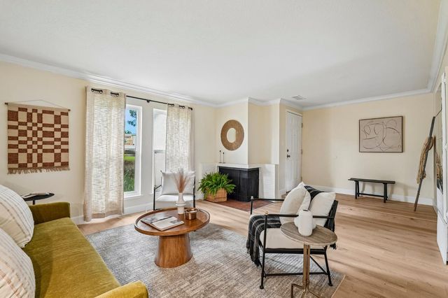 208 Touchstone Pl, West Sacramento, CA 95691