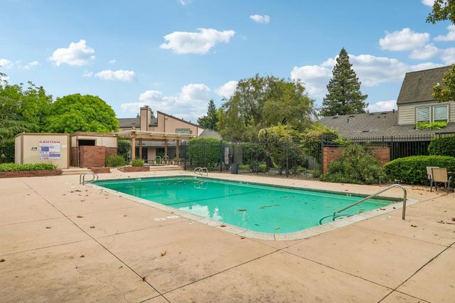 208 Touchstone Pl, West Sacramento, CA 95691