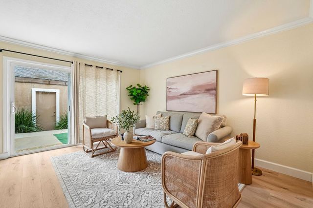 208 Touchstone Pl, West Sacramento, CA 95691