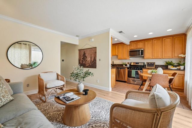 208 Touchstone Pl, West Sacramento, CA 95691