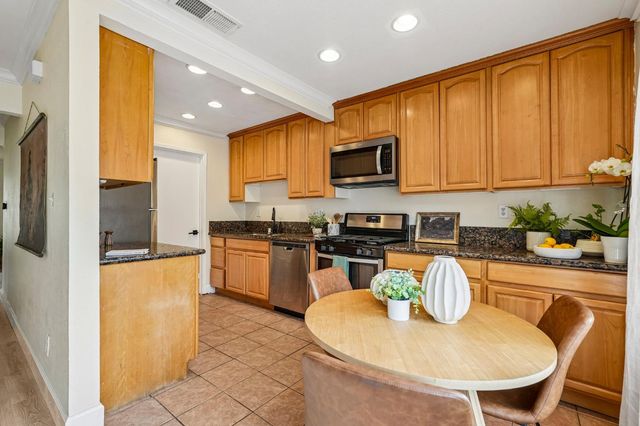 208 Touchstone Pl, West Sacramento, CA 95691