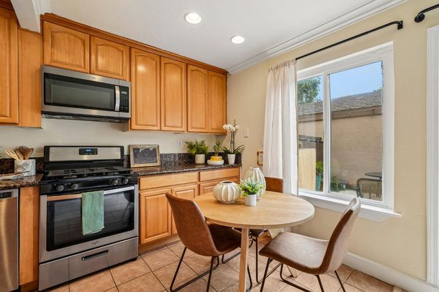 208 Touchstone Pl, West Sacramento, CA 95691