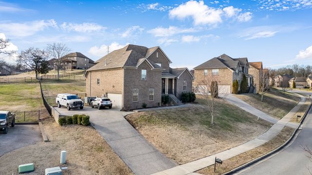 123 Brierfield Way, Hendersonville, TN 37075