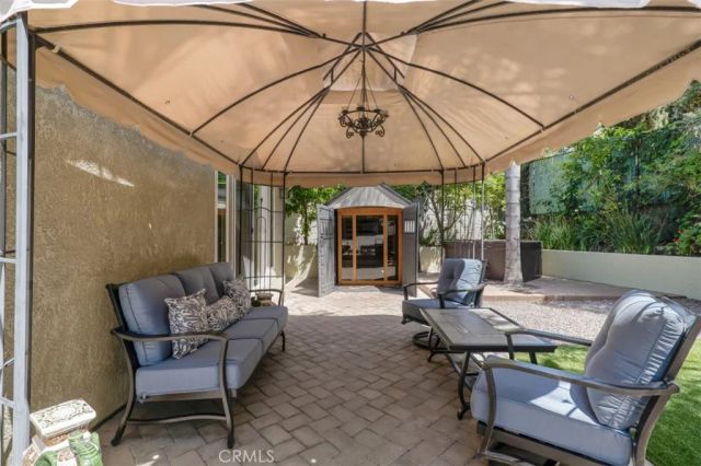 21720 Dumetz Road, Woodland Hills, CA 91364