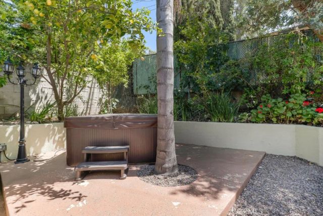 21720 Dumetz Road, Woodland Hills, CA 91364