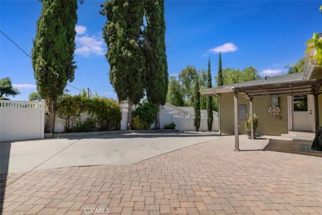 21720 Dumetz Road, Woodland Hills, CA 91364