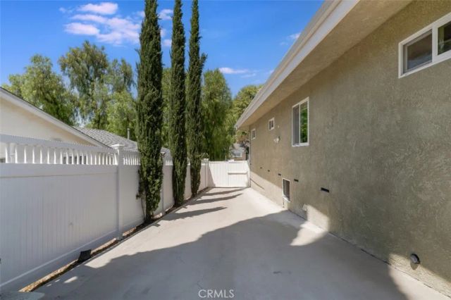 21720 Dumetz Road, Woodland Hills, CA 91364