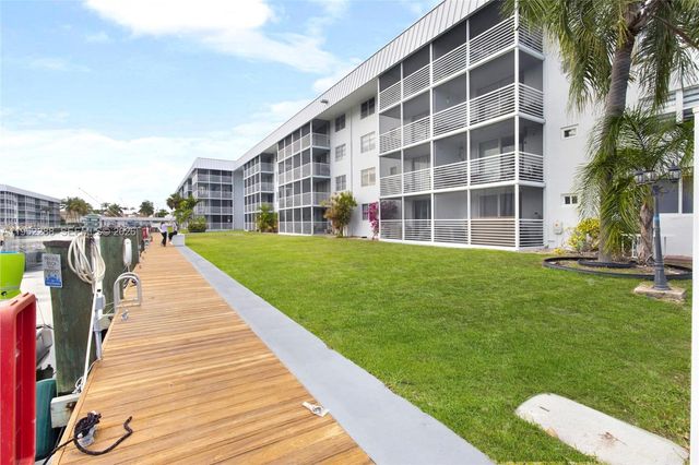 3600 NE 170th St 312, North Miami Beach, FL 33160