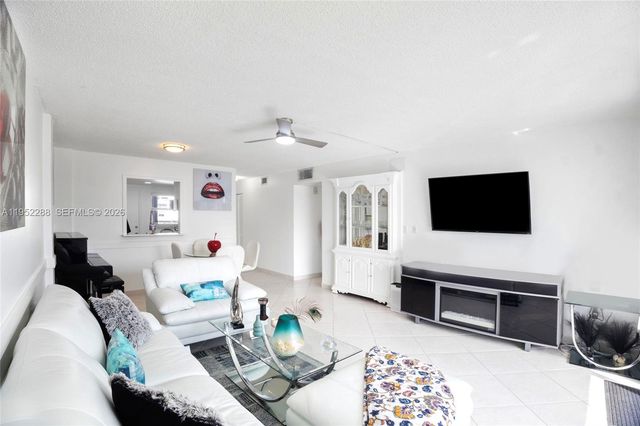 3600 NE 170th St 312, North Miami Beach, FL 33160