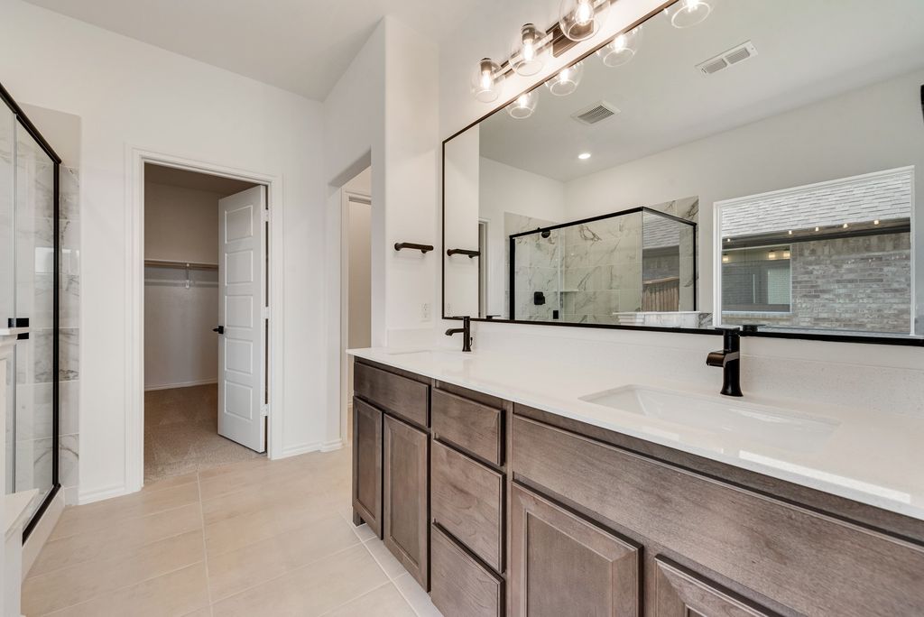 437 Carnero Drive, Granbury, TX 76048 — photo 5