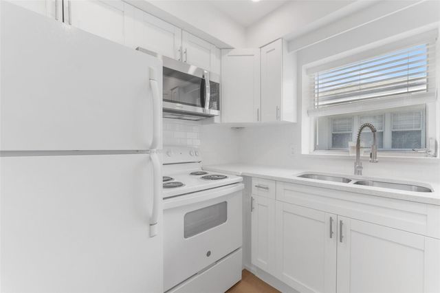 125 8TH AVENUE NE, St Petersburg, FL 33701
