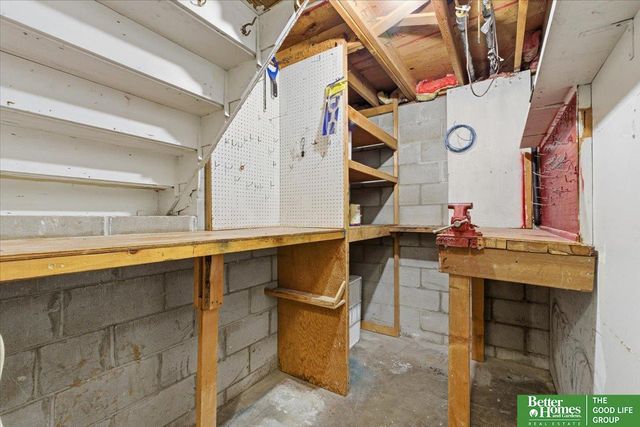 9517 Sprague Street, Omaha, NE 68134