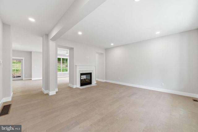 77 SPRING RD, Malvern, PA 19355