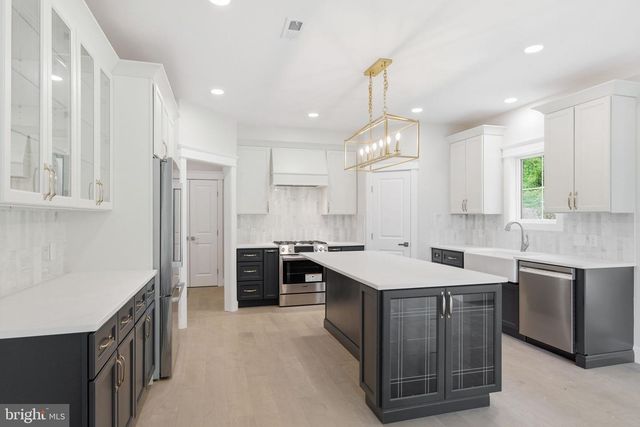 77 SPRING RD, Malvern, PA 19355